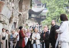 拓展新能源房车、机场特