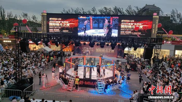 2025首届“怡然杯”国际格斗之夜晋中启幕 张伟丽
