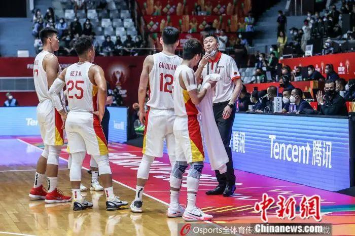 中国男篮海外征战两月遇疫情伤病挑战