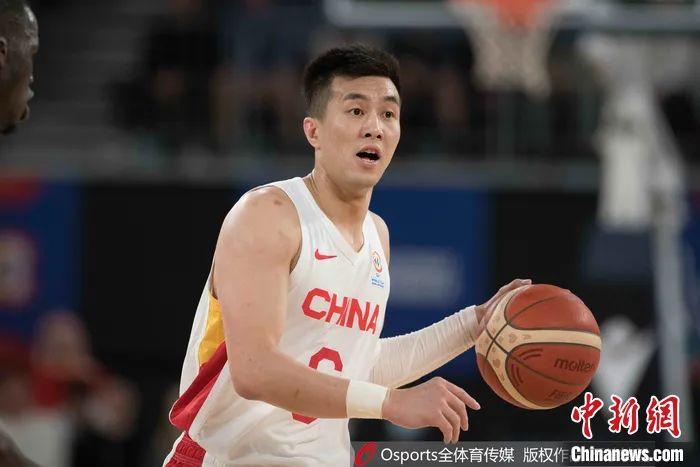 中国男篮海外征战两月遇疫情伤病挑战