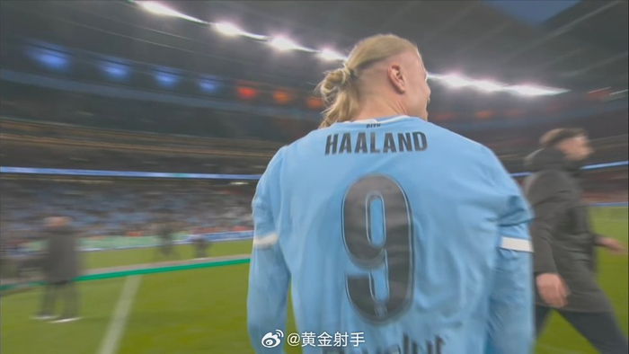 曼城时隔多年重夺英超冠军 瓜迪奥拉率队登顶联