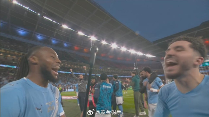 曼城时隔多年重夺英超冠军 瓜迪奥拉率队登顶联