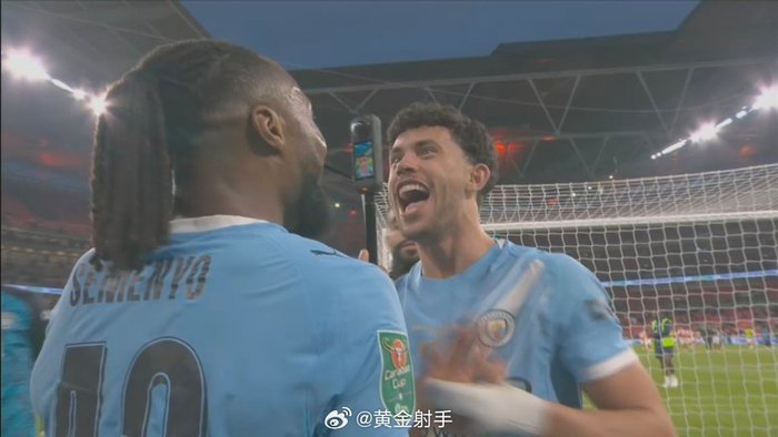 曼城时隔多年重夺英超冠军 瓜迪奥拉率队登顶联