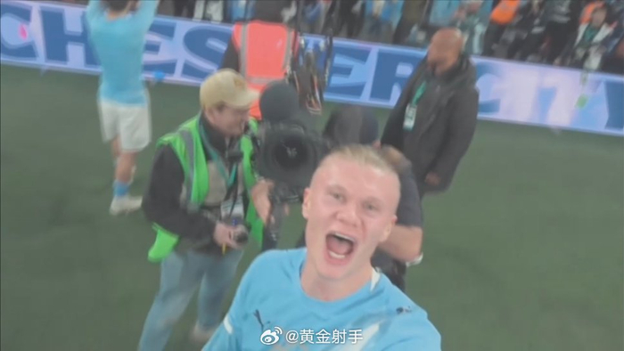 曼城时隔多年重夺英超冠军 瓜迪奥拉率队登顶联