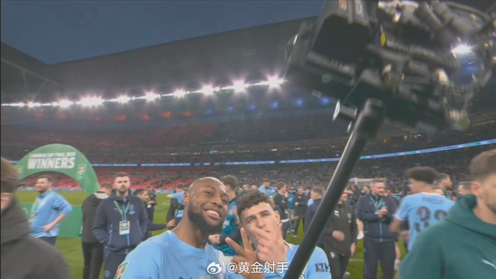 曼城时隔多年重夺英超冠军 瓜迪奥拉率队登顶联