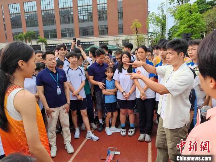苏炳添设立训练基地培养青少年田径新星