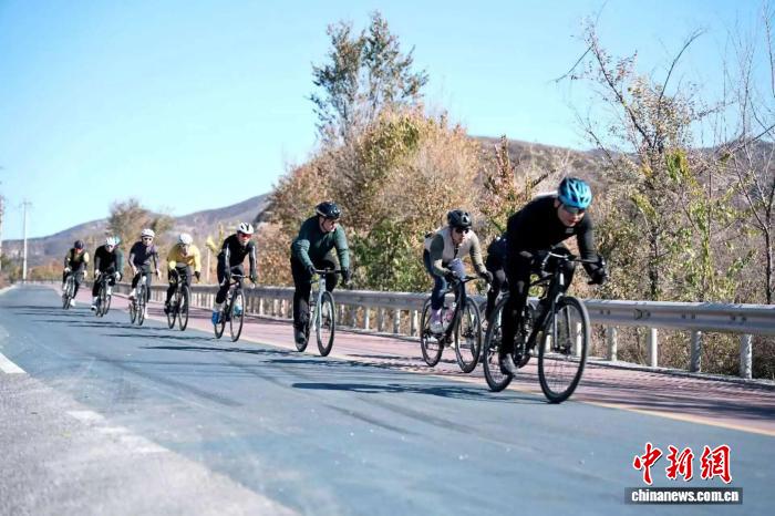 近八百骑行爱好者齐聚阳曲 共绘三晋首邑骑行画