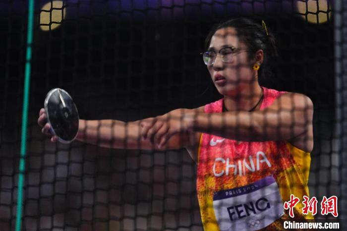 铁饼名将冯彬巴黎奥运摘银：枕头、十字绣与金